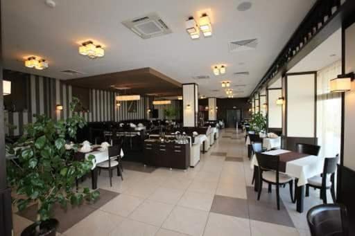 Park Hotel Stratesh Łowecz Zewnętrze zdjęcie