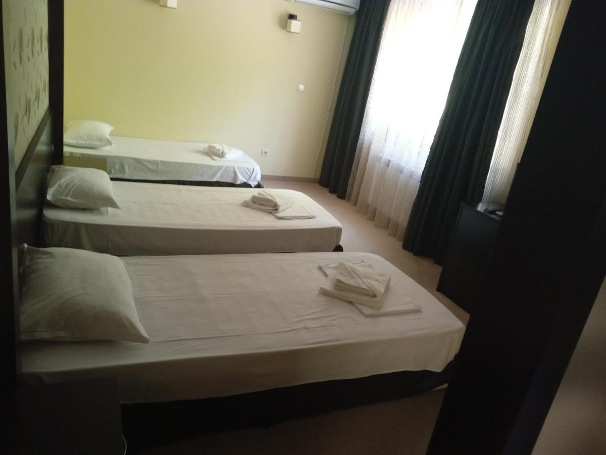 Park Hotel Stratesh Łowecz Zewnętrze zdjęcie