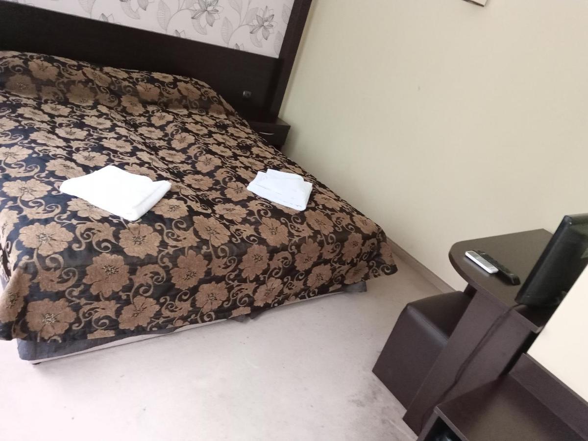 Park Hotel Stratesh Łowecz Zewnętrze zdjęcie